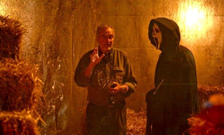Wes Craven on the set of SCREAM 4