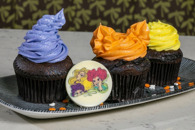 WDW_GrandFloridian_Halloween_HocusPocusCupcake_1E4A2306_ot