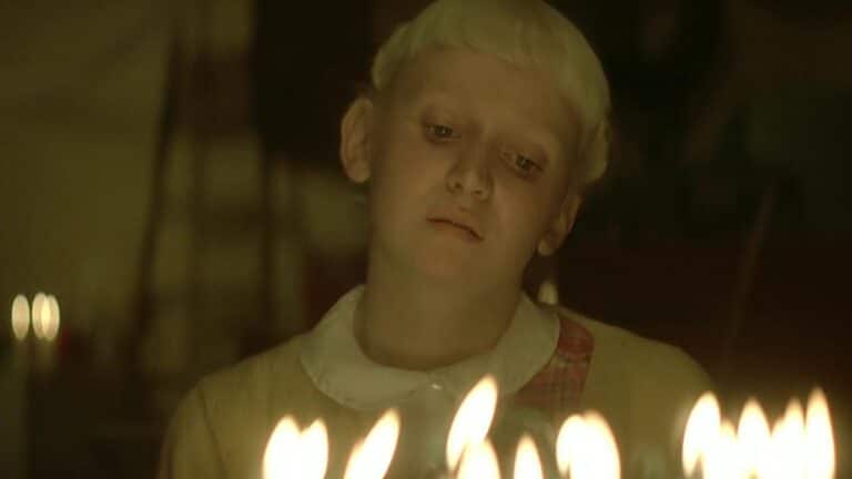 Wild Women With Steak Knives: DOROTHY MILLS (Agnès Merlet, 2008)