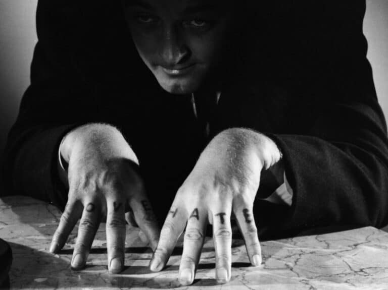 night of the hunter Robert Mitchum