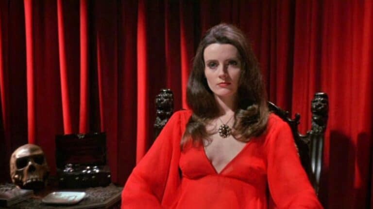 Vixen With A Fatal Sex Drive: THE VELVET VAMPIRE