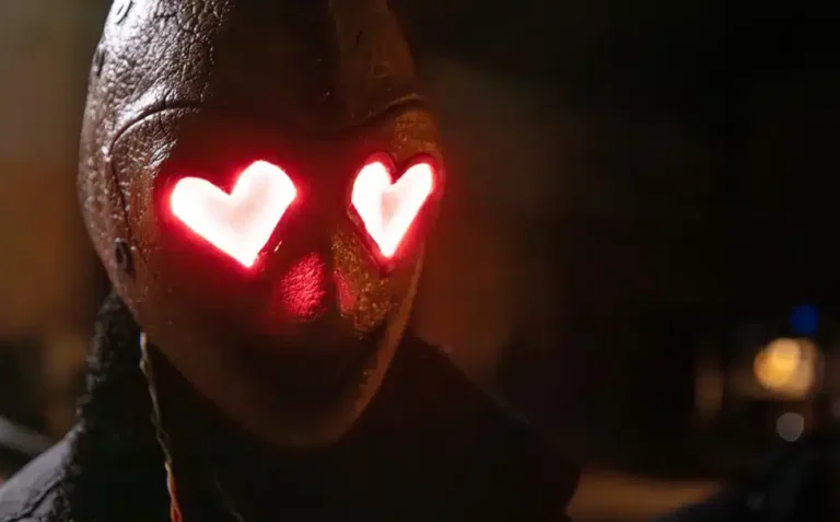 HEART EYES (Credit: Sony)