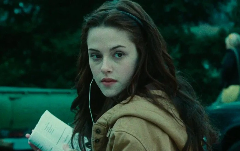 Kristen Stewart in TWILIGHT