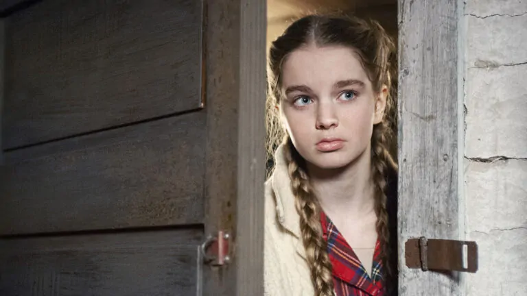 Mike Flanagan’s CARRIE Reportedly Eyeing Summer H. Howell For Lead Role