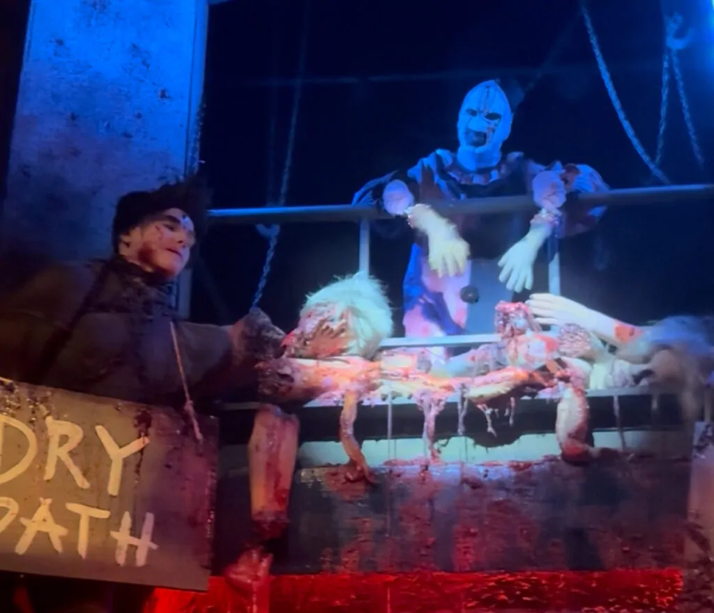 HHN Orlando Terrifier Art the Clown wet path