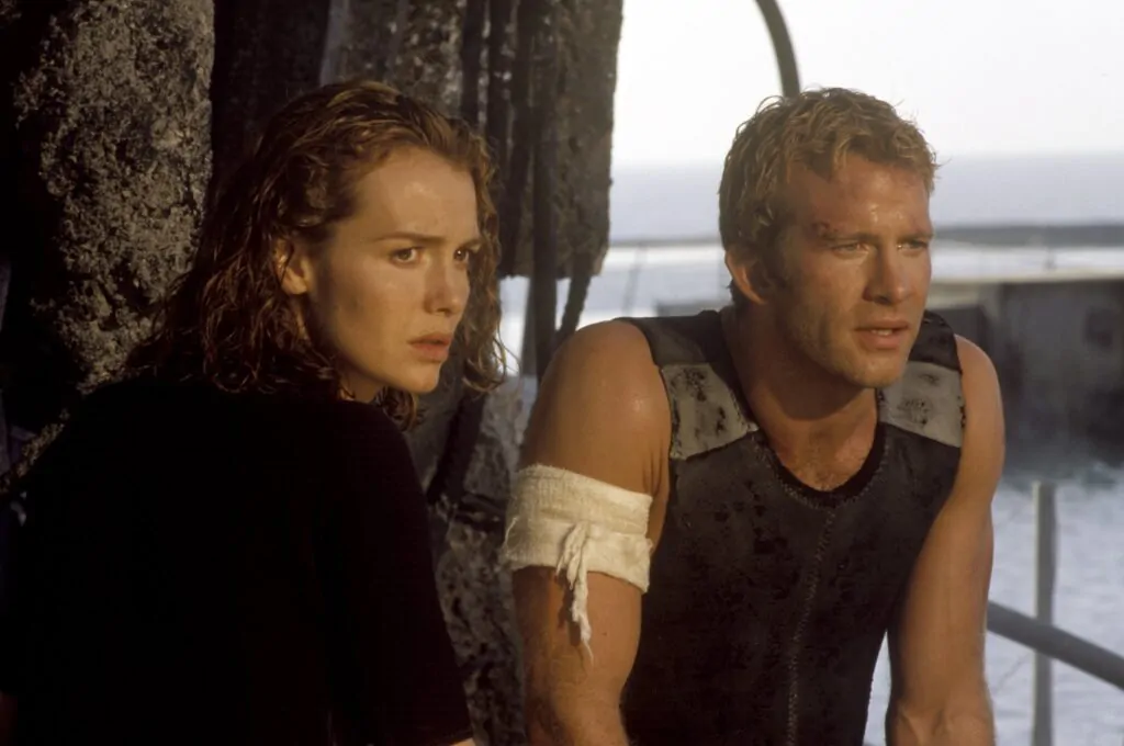 Saffron Burrows and Thomas Jane in DEEP BLUE SEA (Credit: Warner Bros.)