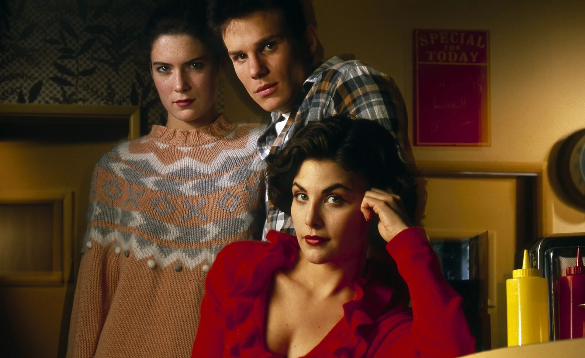 Fenn with her TWIN PEAKS co-stars (Credit: Paramount+)